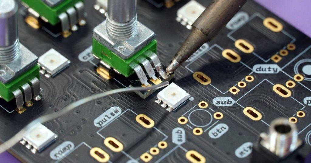 Impiego di componenti in oro nell'industria della tecnologia e delle telecomunicazioni